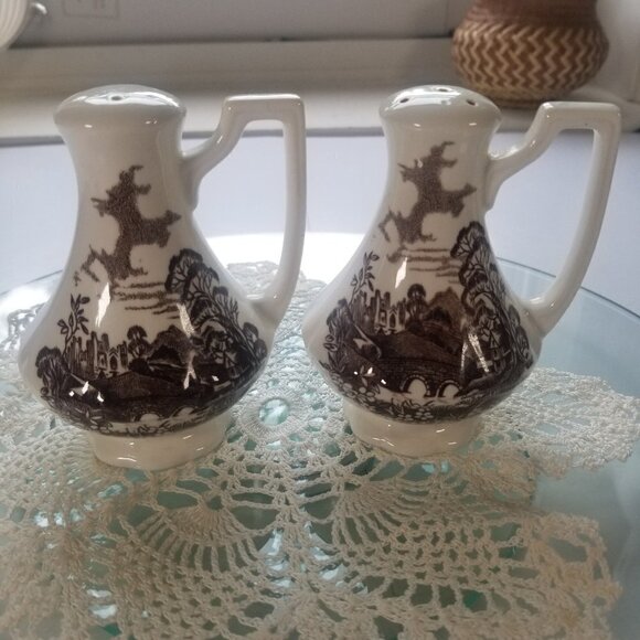 Meakin Romantic England Salt and Pepper Shakers with Original Stoppers Vintage - Picture 1 of 10